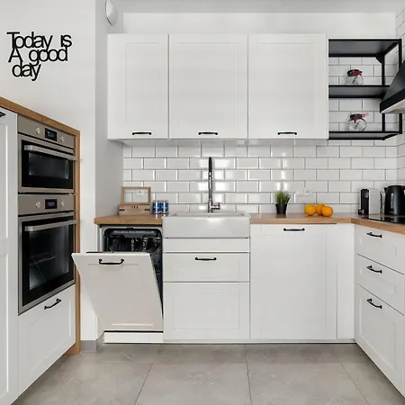 Lejlighed Luxury With Parking And Balcony In The Center By Renters Prestige